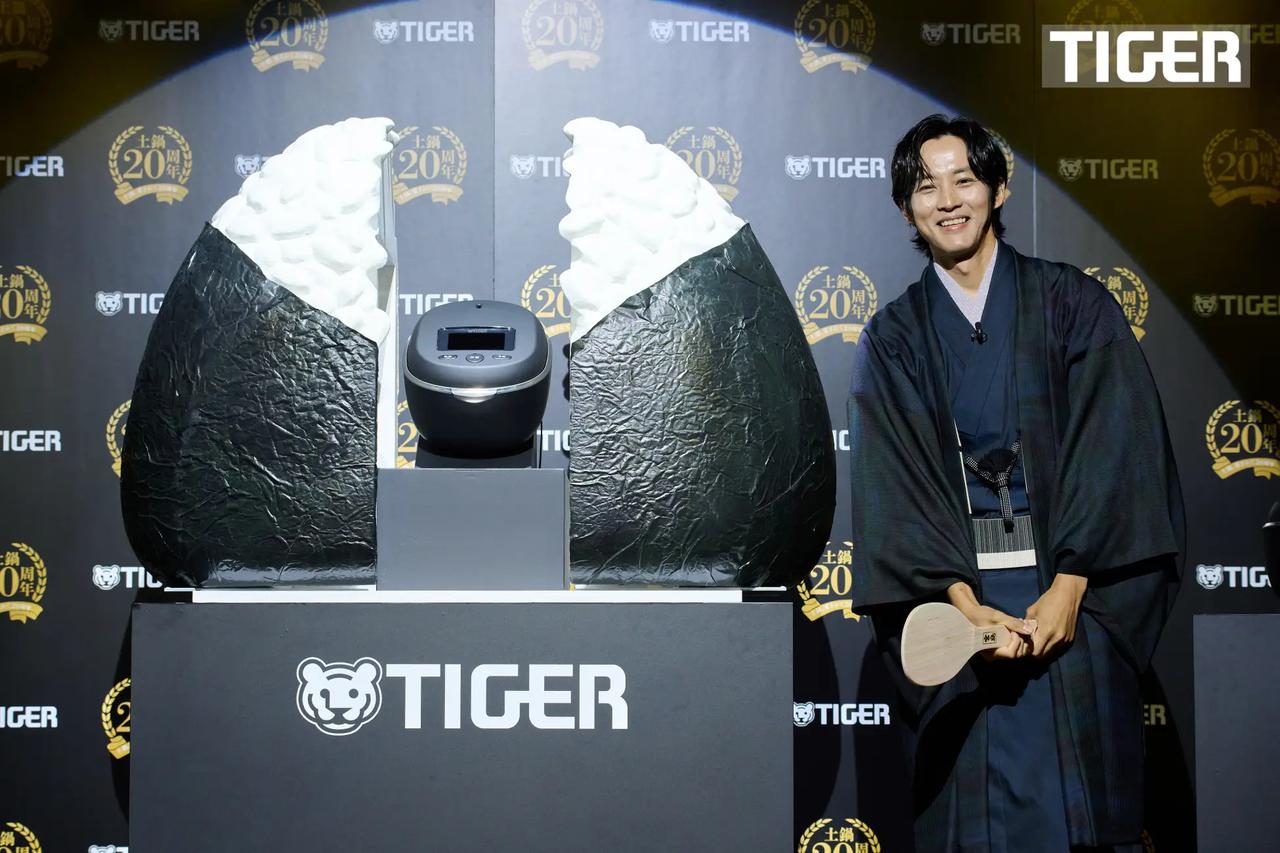 画像: 巨大おにぎりから炊飯器が登場！会場騒然のサプライズ