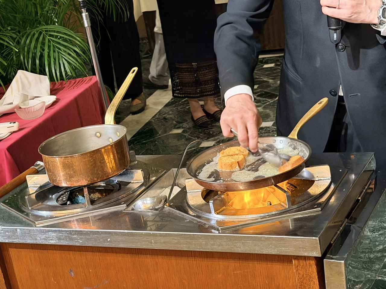 画像1: デザートタイムに突如はじまる“炎のパフォーマンス”！会場が一気にざわめく瞬間