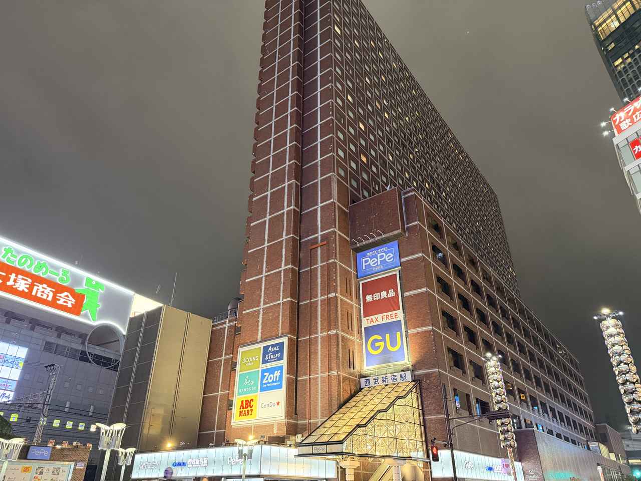 画像1: 新宿の中心で、世紀末へタイムスリップ