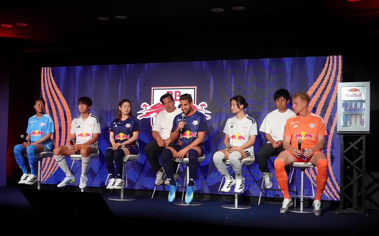 画像: 選手たちも新ユニフォームに期待