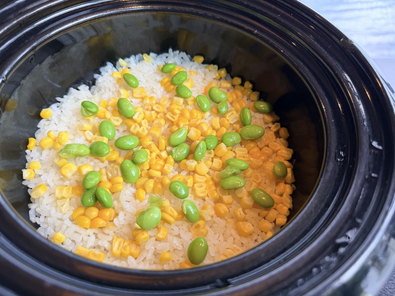画像: 食事：玉蜀黍ごはん / 小皿 香の物 / 留椀 味噌汁