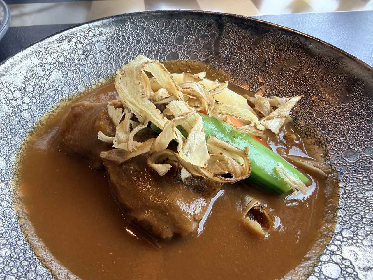 画像: 強肴：黒毛和牛柔ら煮 季節の野菜 和風香味だれ