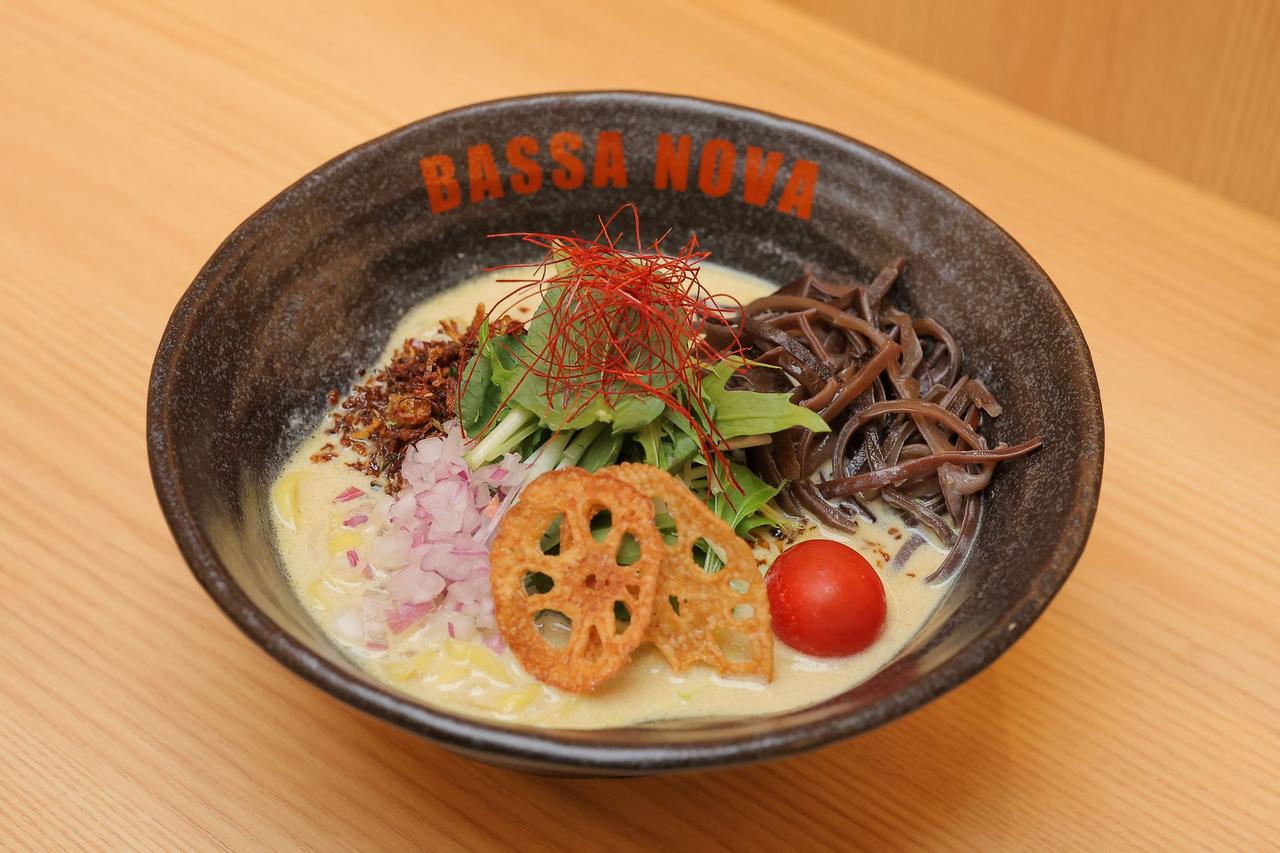 画像: ・ヴィーガングリーンカレーラーメン(1,700円)