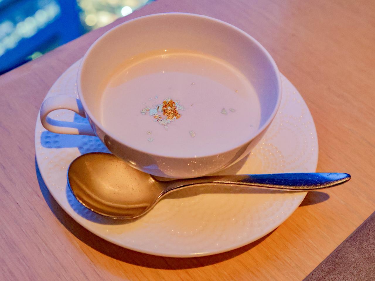 画像: 冷製オニオンスープでひと息