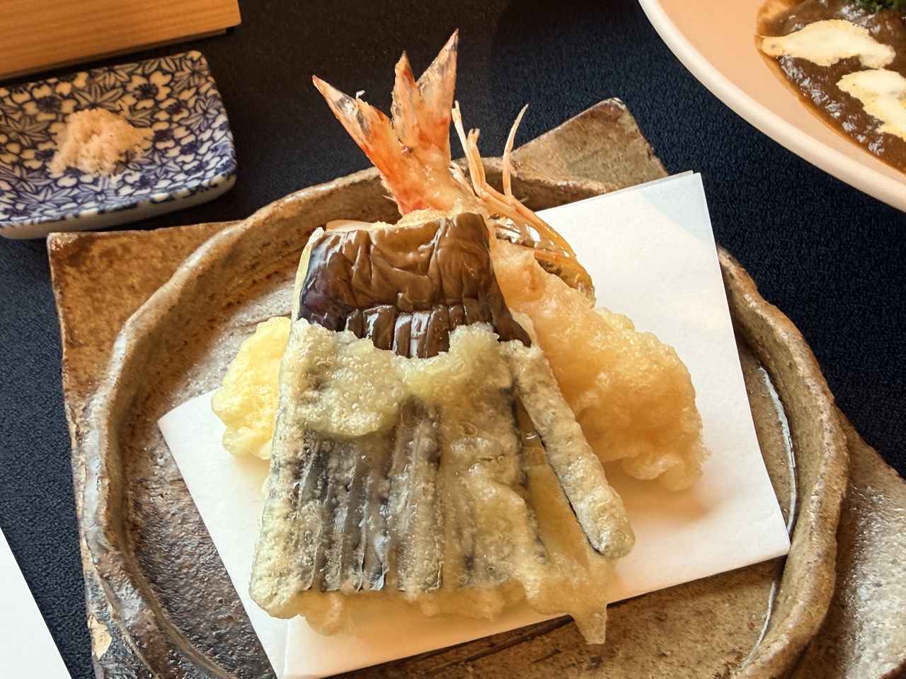 画像: 熊本県産車海老と茄子の天ぷら　天草天然塩『月の塩』藻塩を添えて