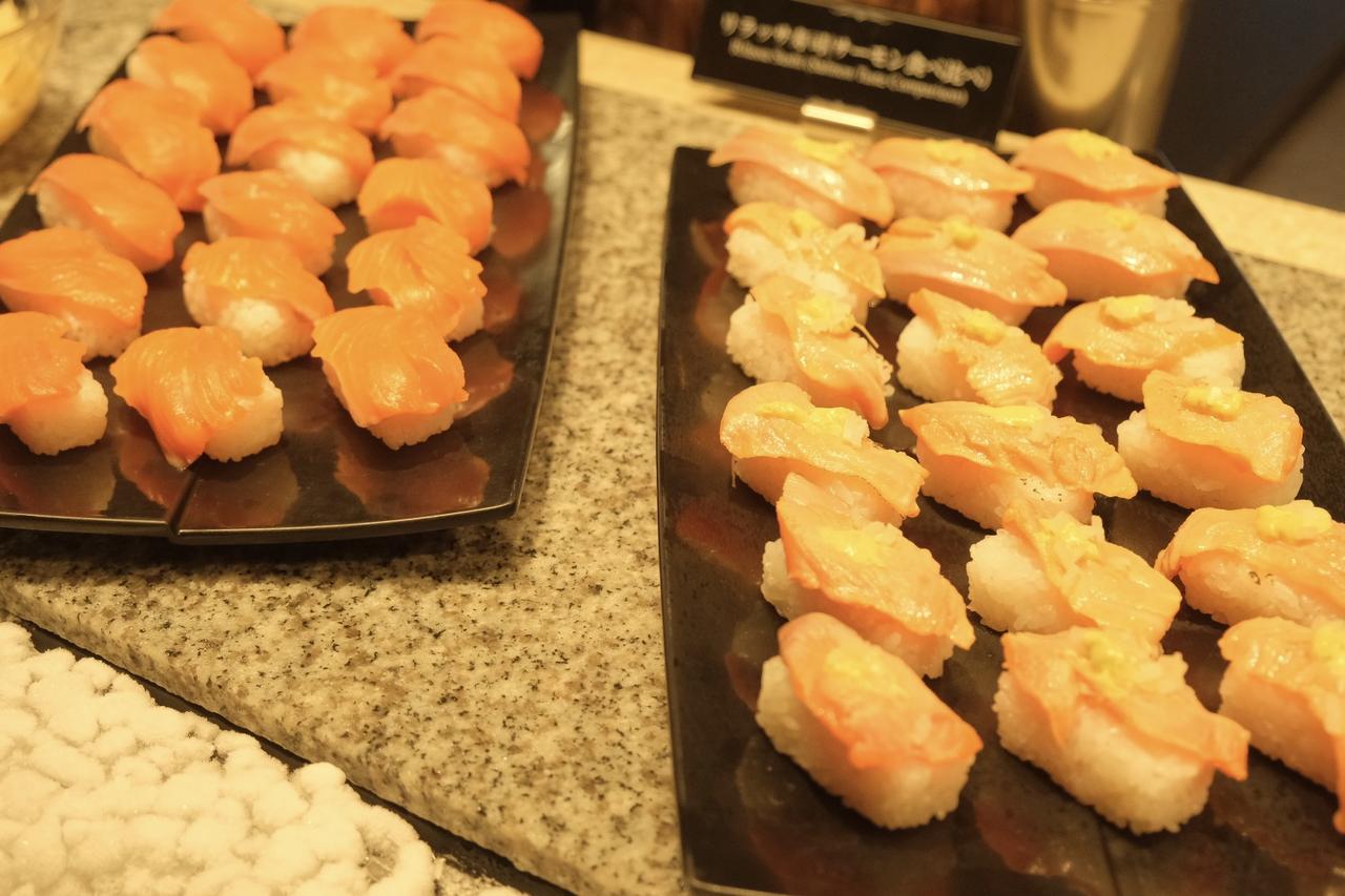 画像: リラッサ寿司(サーモン食べ比べ)