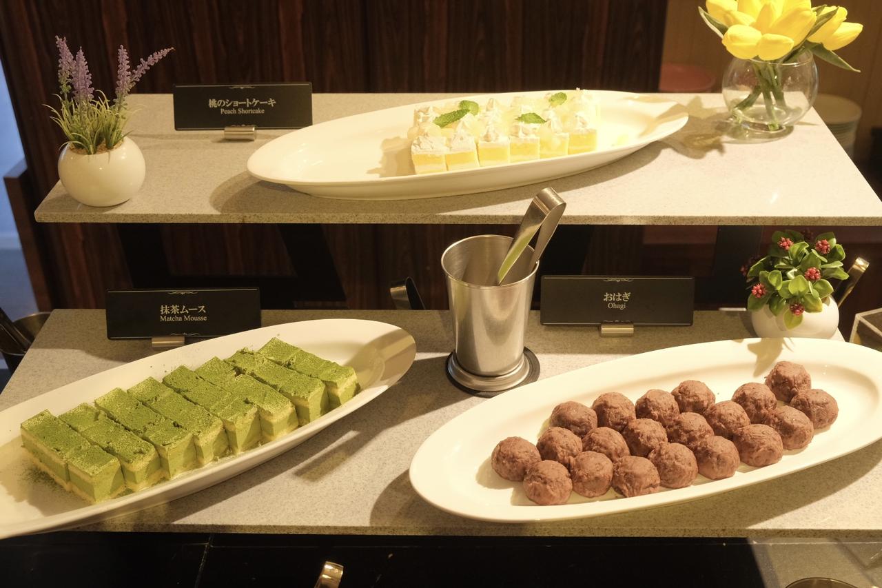 画像: 桃のショートケーキなど
