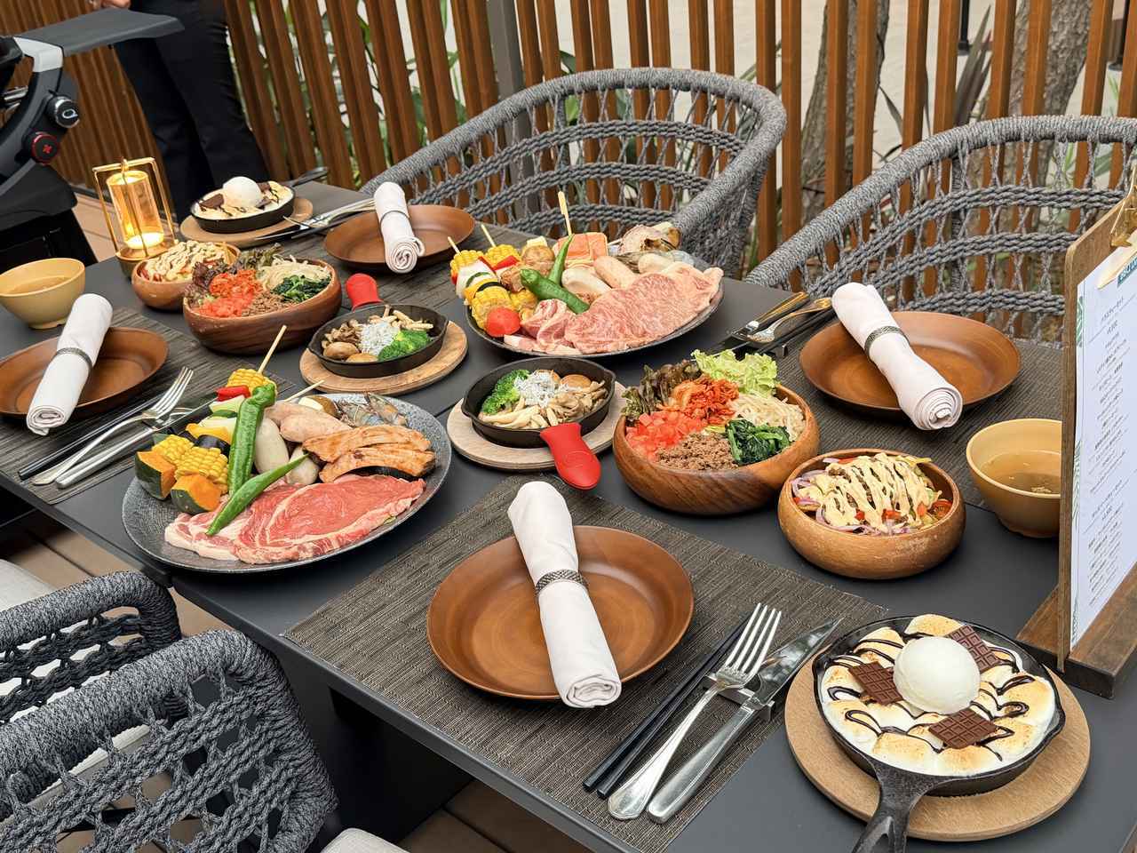 画像1: 手ぶらで贅沢を極める！国産牛×オマール海老の至高のプールサイドBBQ