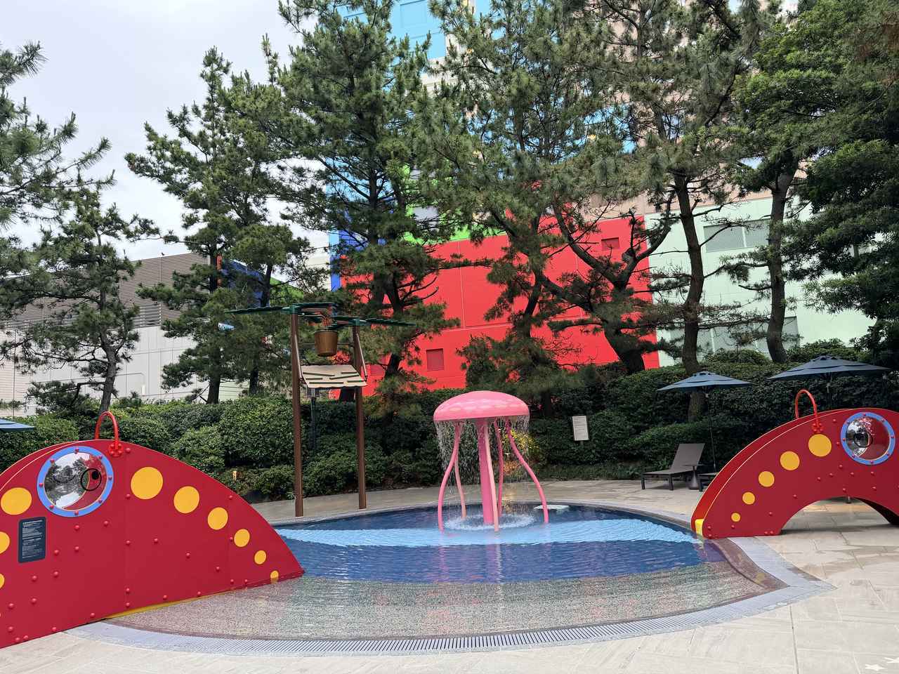 画像3: 首都圏最大級のスケール！深緑の松林に囲まれた開放的なガーデンリゾート