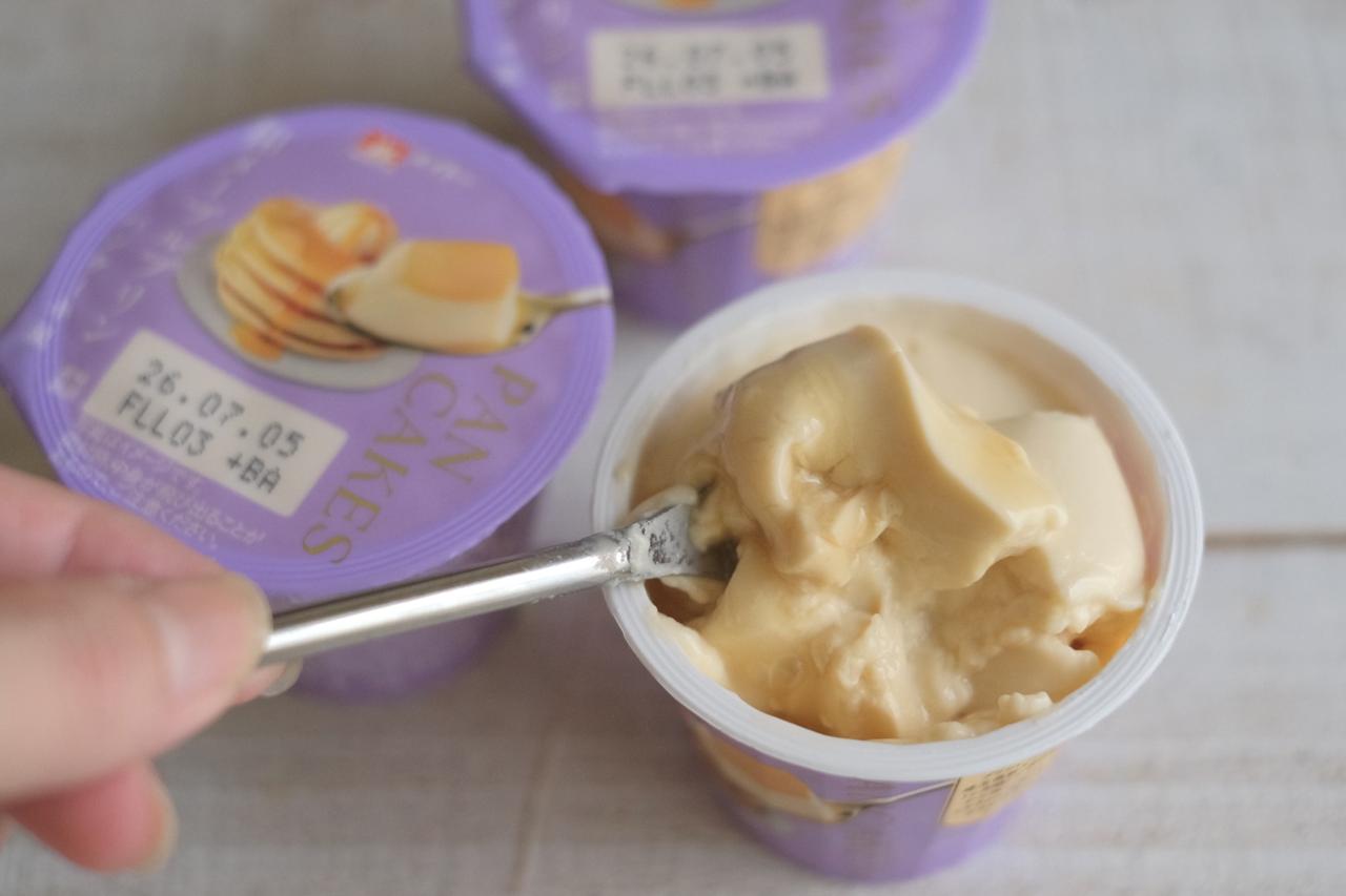 画像: 鼻に抜ける和メープルの香りも味わいも◎なめらかなプリンにメープル風味のソースが合わさることで、まるで冷たいパンケーキのよう♪