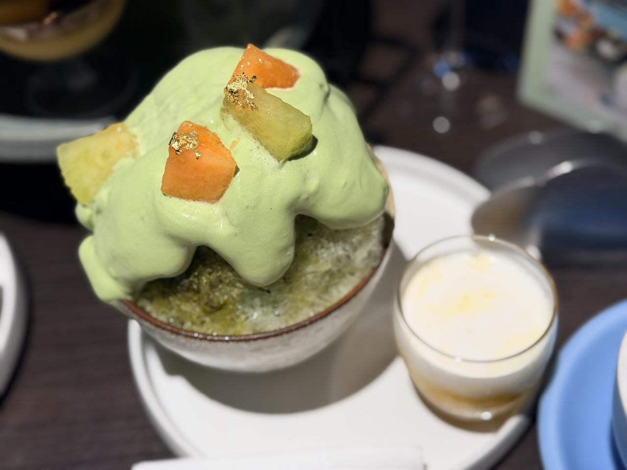 画像: ふわりと口どける天然氷が主役!スペシャリテ「抹茶とメロンの"Swicy”かき氷」