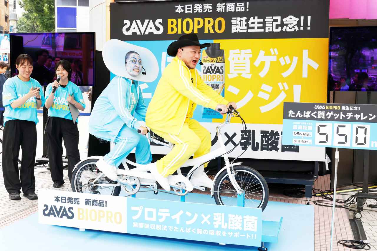 画像1: 「たんぱく質ゲットチャレンジ」に挑戦！息ぴったりのコンビネーションを披露