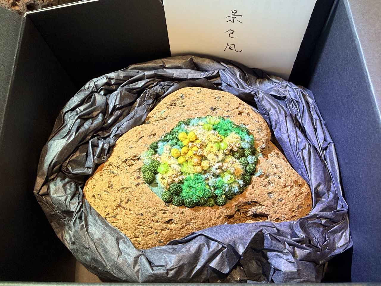 画像: 石部分にお好みのアロマをたらして香りを楽しむこともできます。