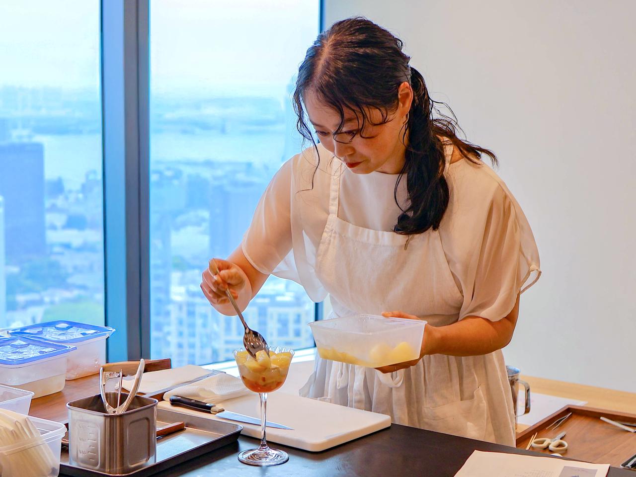 画像3: 目の前でどんどん仕上がる！華やかなパフェの実演