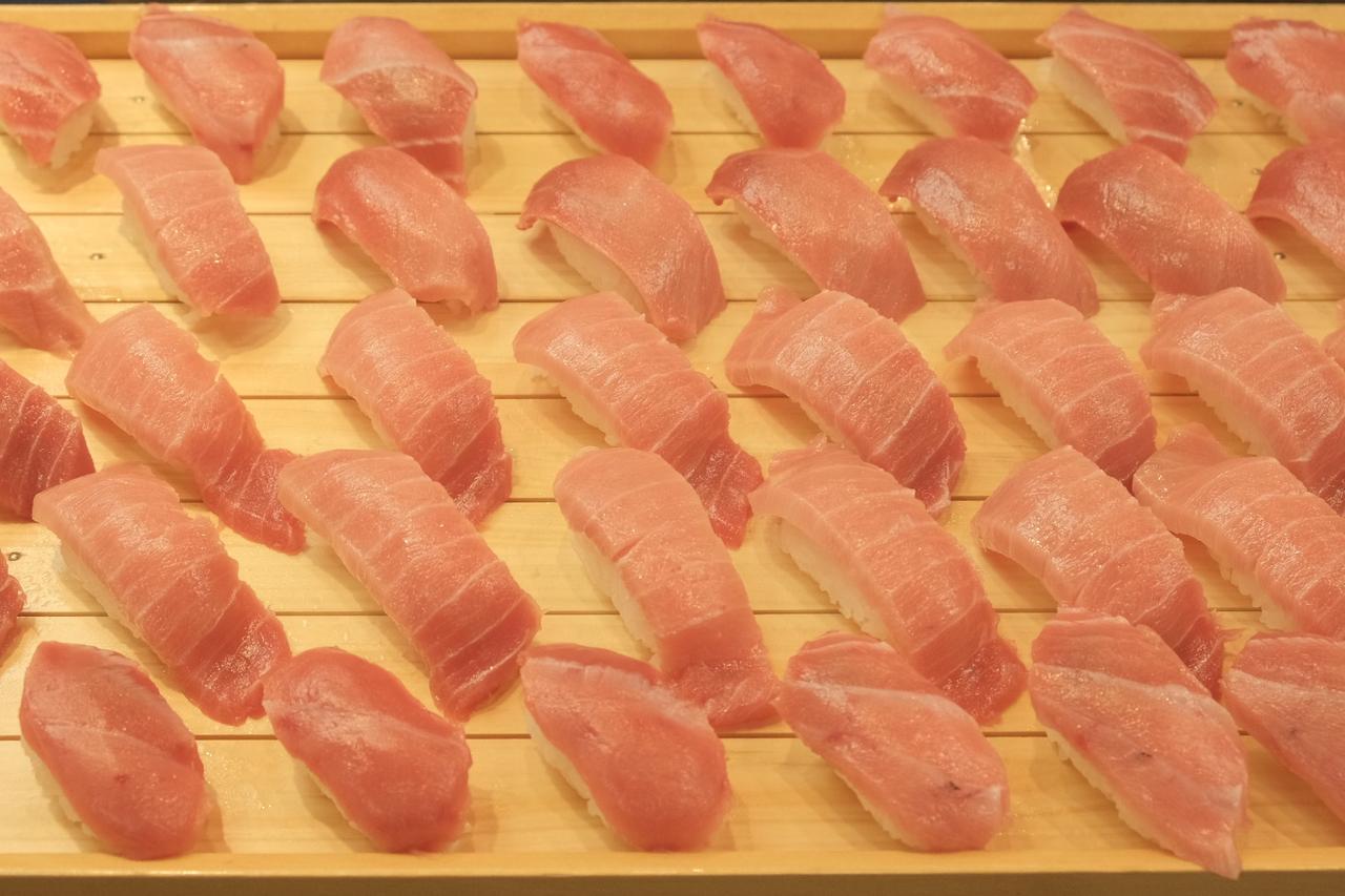 画像: 大ネタ天然本マグロ 中トロ握り