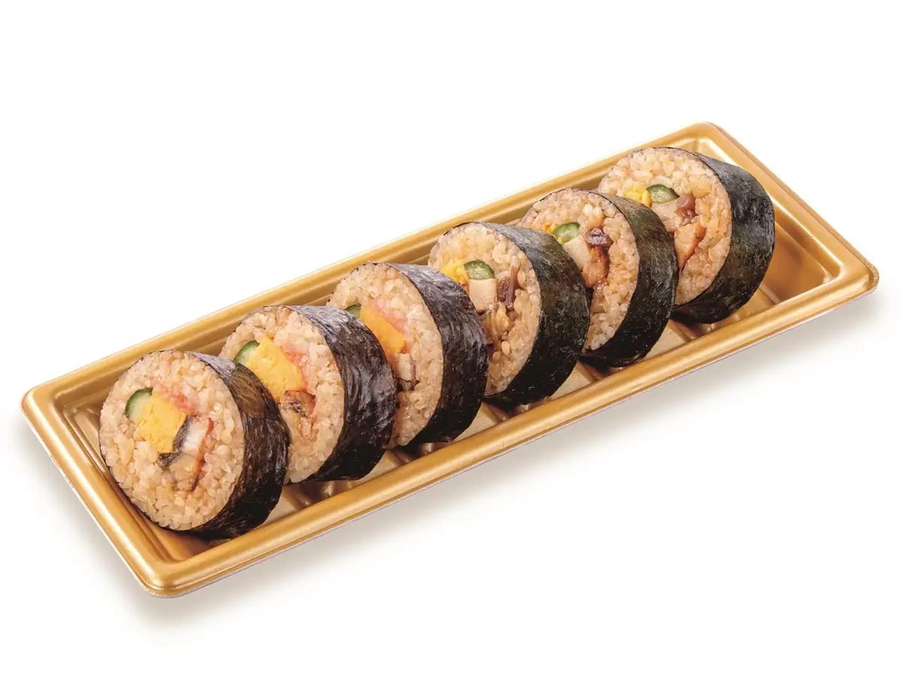 画像: 【商品名】2種のうなぎ巻寿司 【価格】1,186円（税込1,280円） 【発売地域】全国 【内容】うなぎ巻とうな玉巻の2種類が楽しめる満足感のあるうなぎ巻寿司です。コクのあるうなぎのタレを混ぜ込んだ酢飯を使用しています。※中国産うなぎ使用