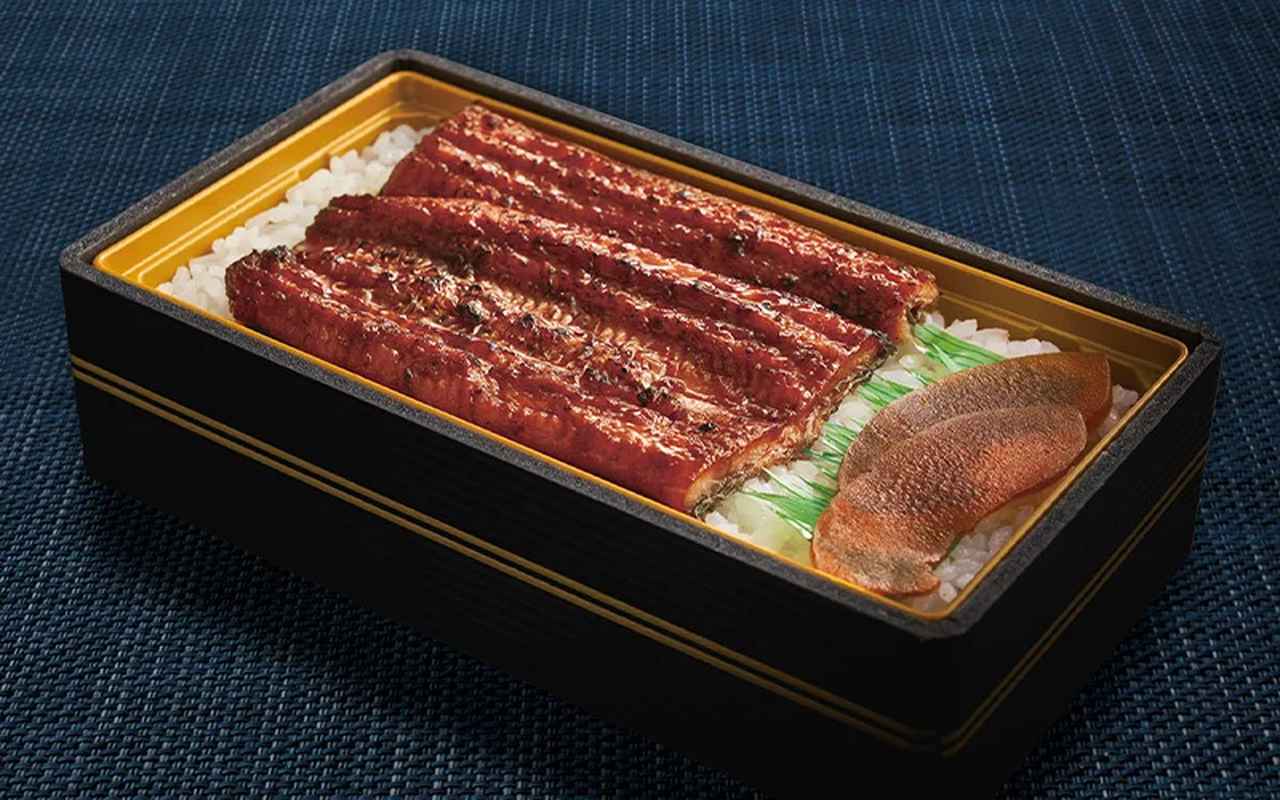 画像: 【商品名】特上 鹿児島県産うなぎ蒲焼重(1尾) 【価格】3,686円（税込3,980円） 【発売地域】全国 【内容】鹿児島県産うなぎを贅沢に1尾使用。香ばしく焼き上げたやわらかなうなぎに、コクのある特製タレと魚沼産コシヒカリを使用したご飯を合わせた、満足感のあるうな重です。特製の厚焼玉子と食感の良い奈良漬もご一緒にお楽しみいただけます。 別添：タレ・山椒付き