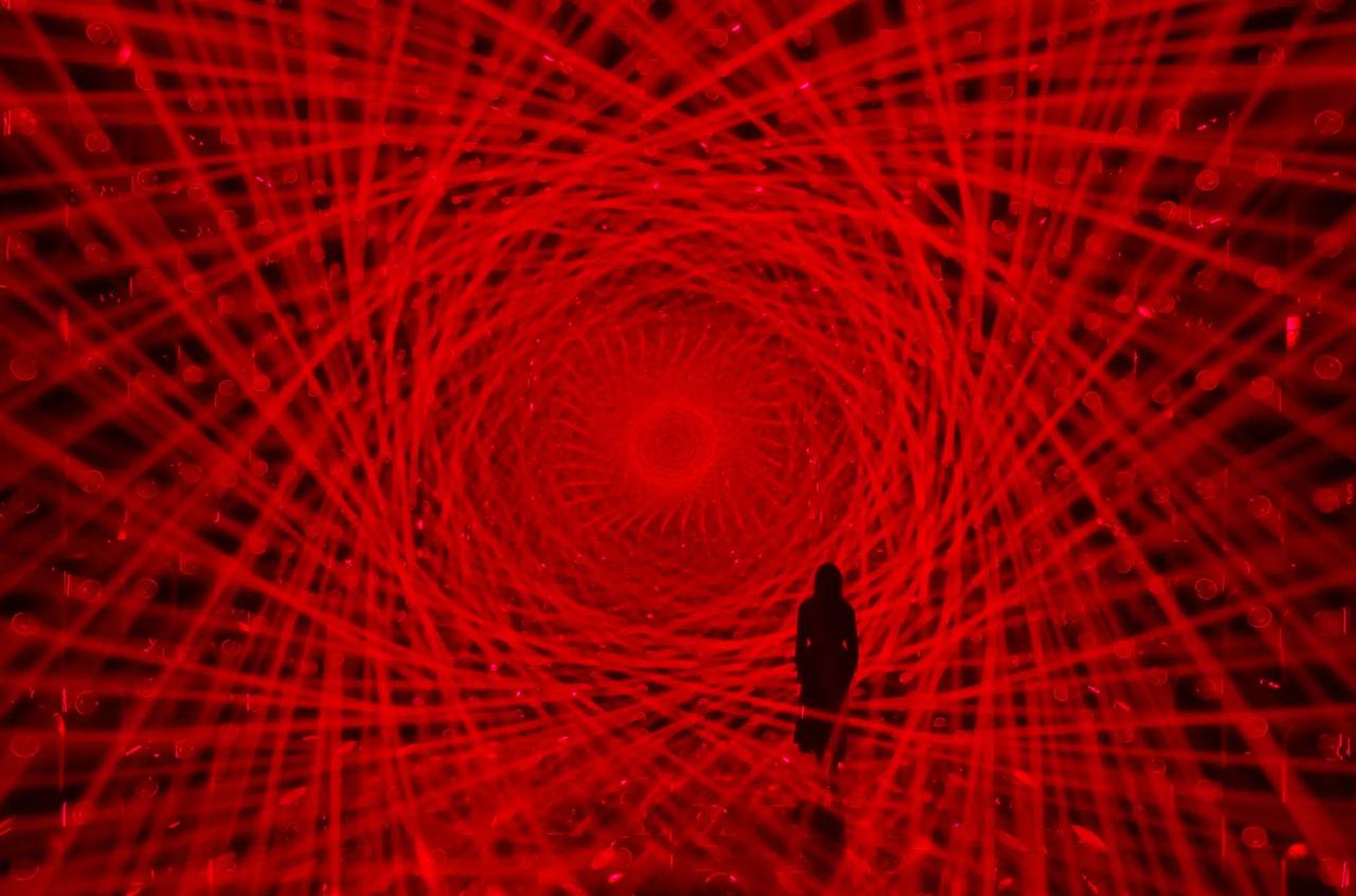 画像: Asymmetric Cosmos チームラボ《Asymmetric Cosmos》 © チームラボ