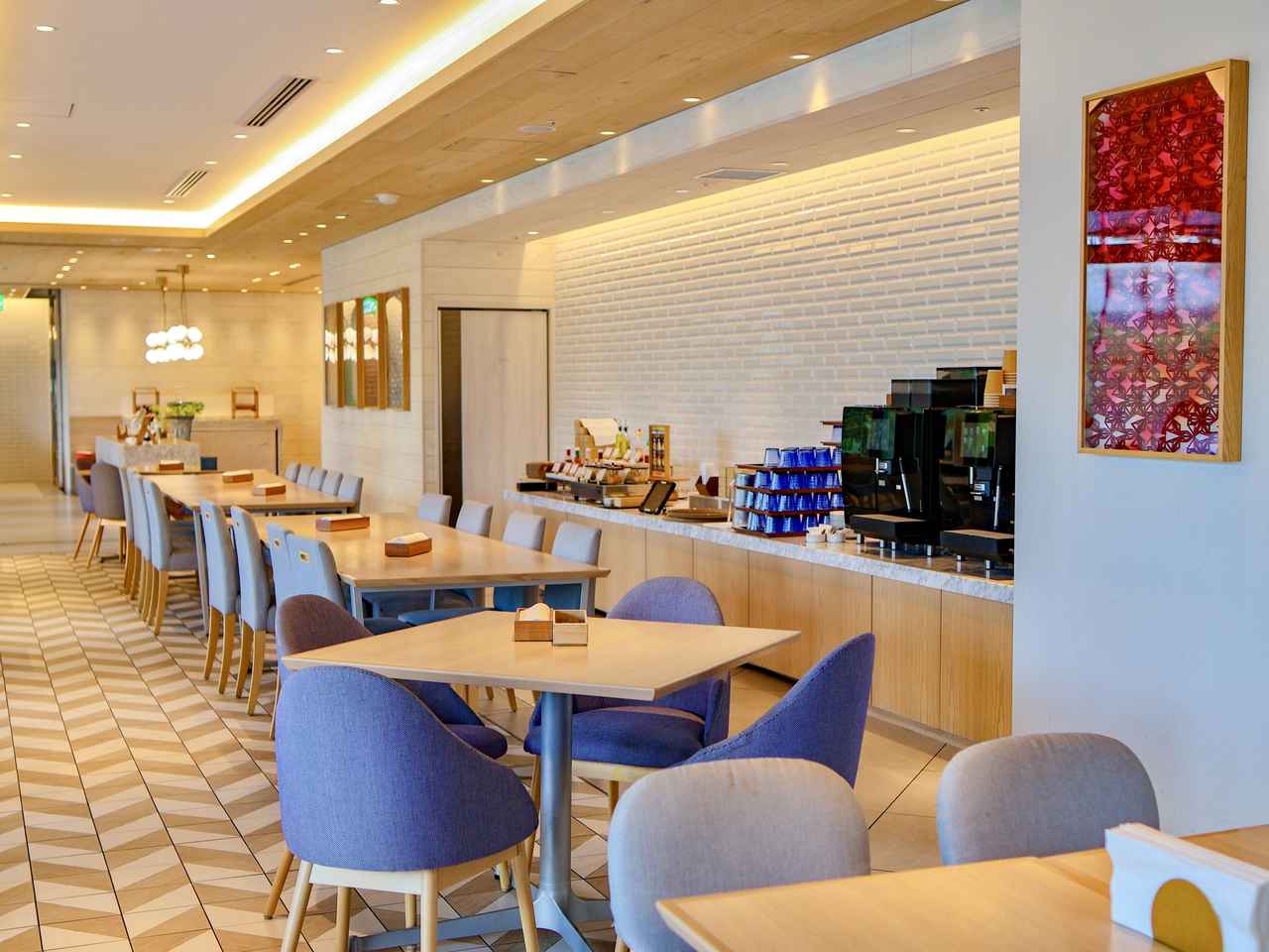 画像2: 明るく開放的な店内でゆったりティータイム