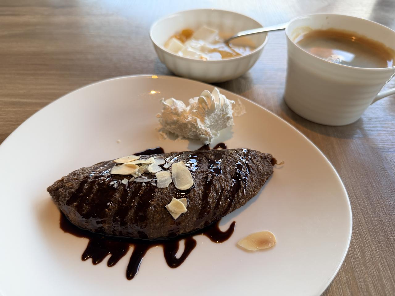 画像: バナナが入ったチョコレートオムレツ