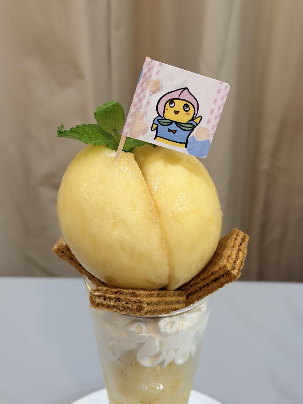 画像: 贅沢な白桃パフェとまさかのシンクロ?「完全にプリケツなっしなー!」