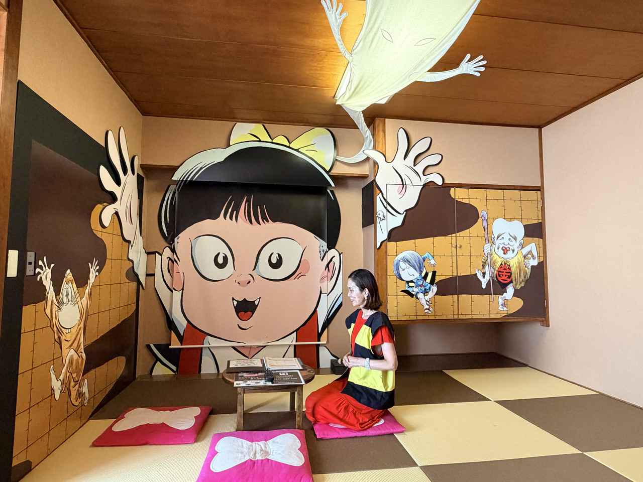 画像: ロールスクリーンを巻き上げると……?