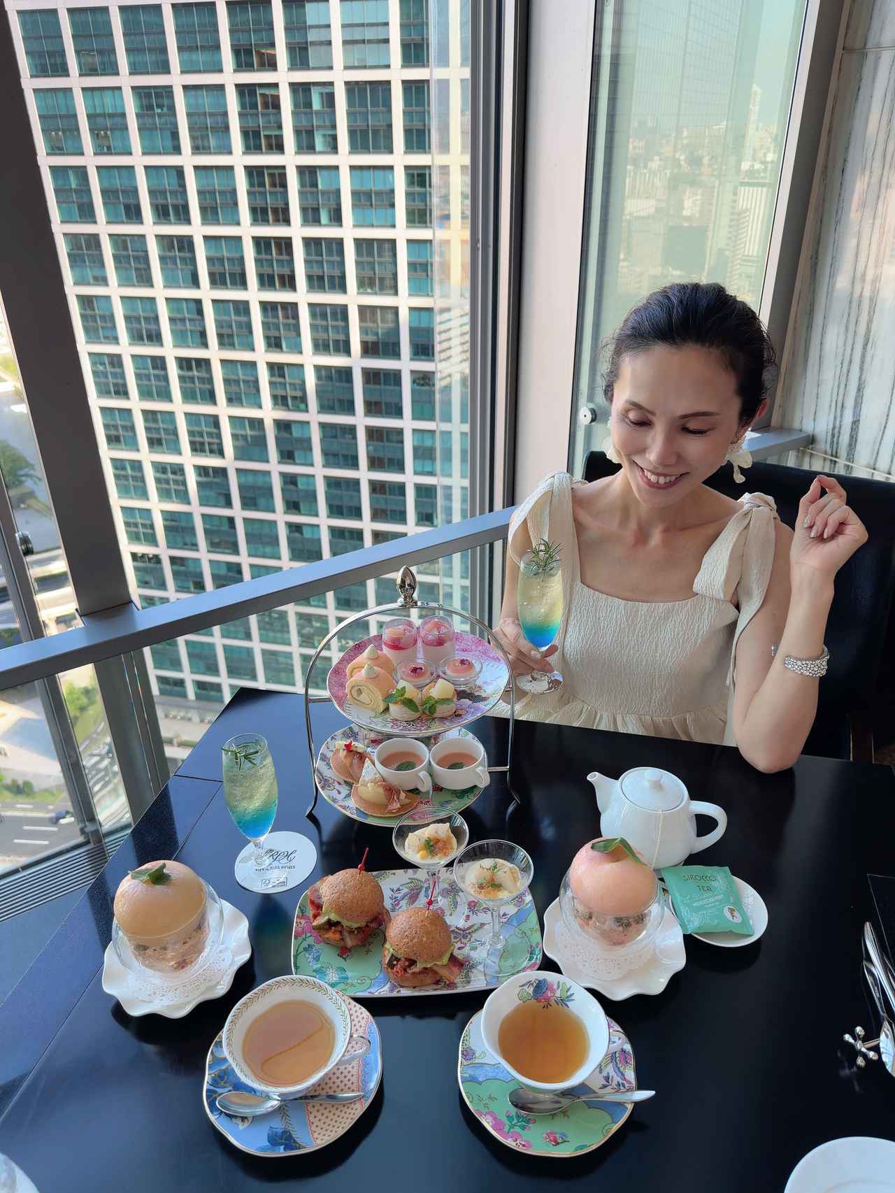 画像6: 白桃を丸ごと1個、贅沢に冠した夏パフェ♡【ザ ロイヤルパークホテル アイコニック 東京汐留】に「ピーチ」アフタヌーンティーが登場