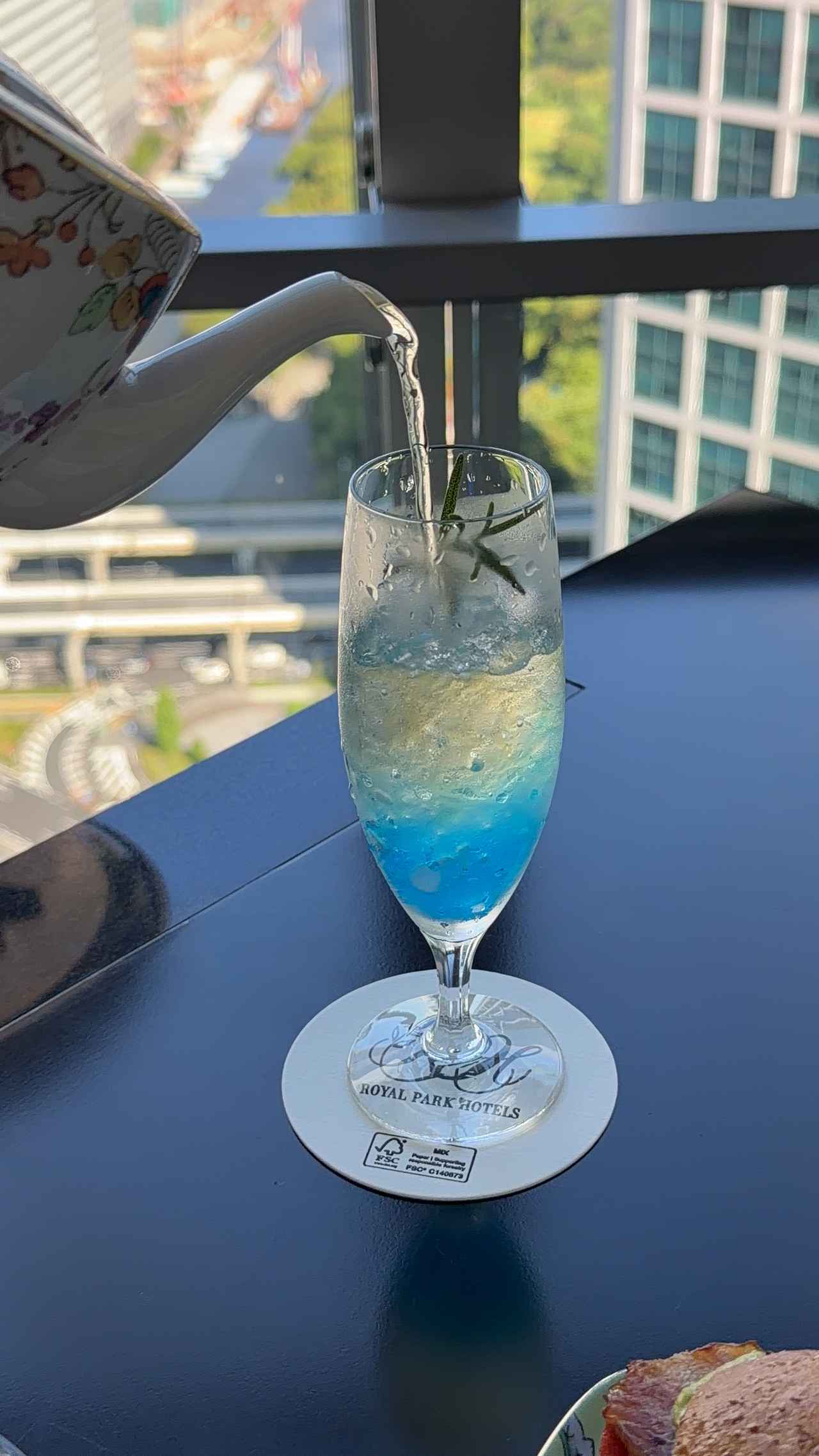 画像3: 白桃を丸ごと1個、贅沢に冠した夏パフェ♡【ザ ロイヤルパークホテル アイコニック 東京汐留】に「ピーチ」アフタヌーンティーが登場