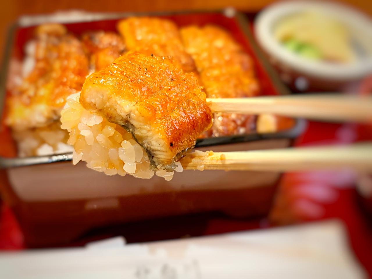画像2: 鰻重×ドーナツを実食!