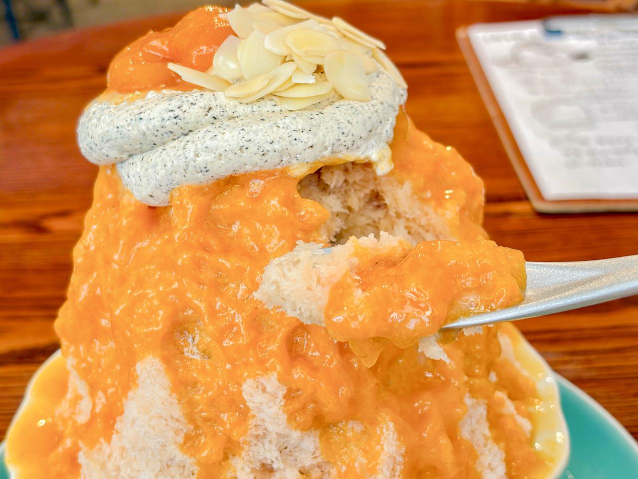 画像1: どこを食べてもソースがたっぷり!中にも隠れた嬉しいサプライズ