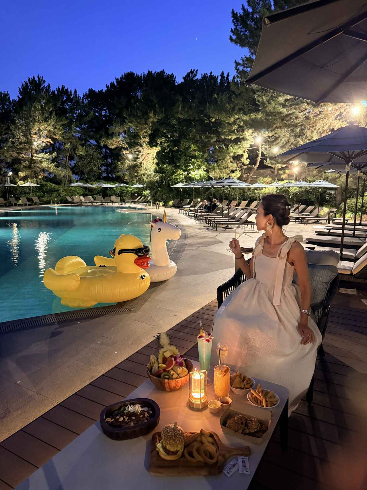 画像2: 煌めく夜に酔いしれる、大人のための「ナイトプール満喫プラン」
