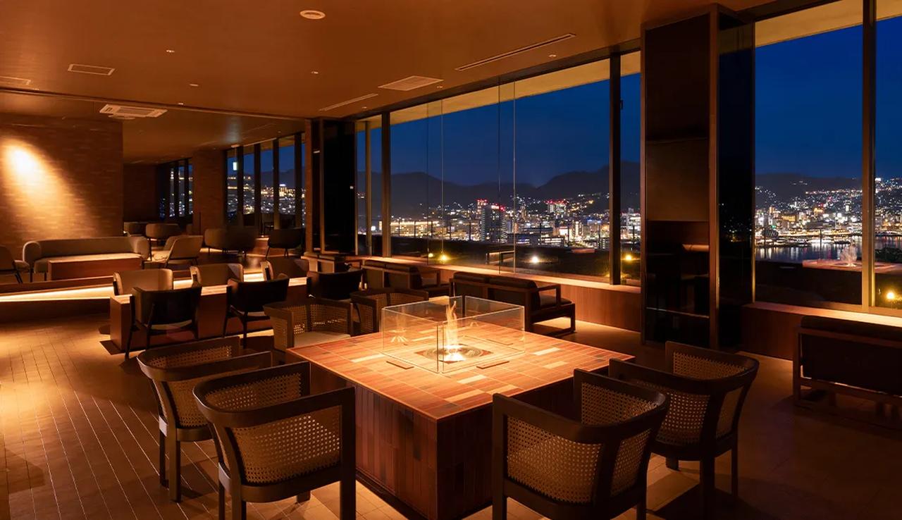 画像: 夜）ムーディーな照明（公式HPより掲載） www.ooedoonsen.jp