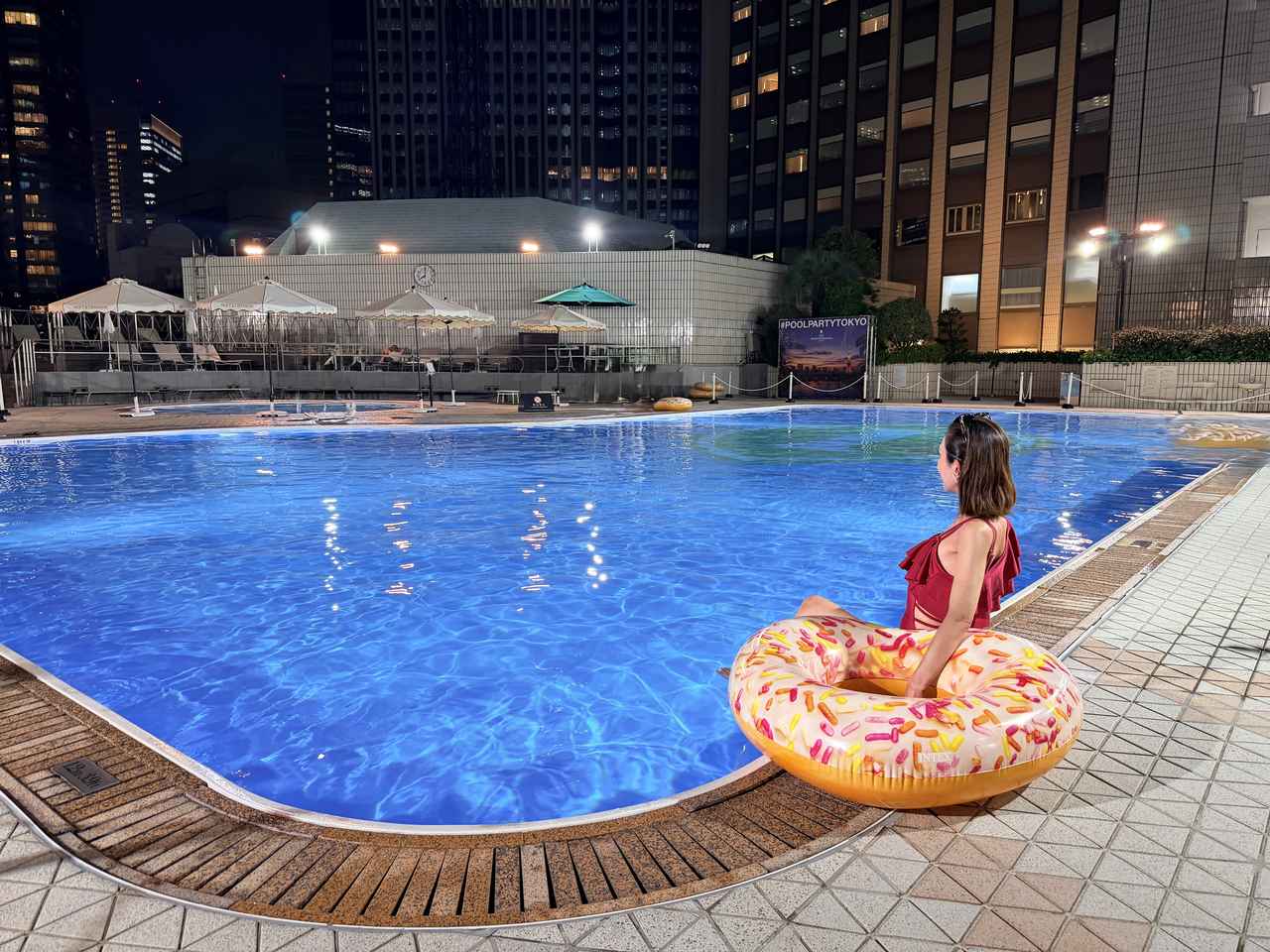 画像1: 夕暮れから表情を変える「東京タワーとナイトプールの幻想美」