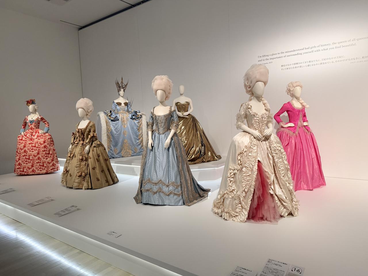 画像2: 「マリー・アントワネット・スタイル」展示風景(横浜美術館、2026年)