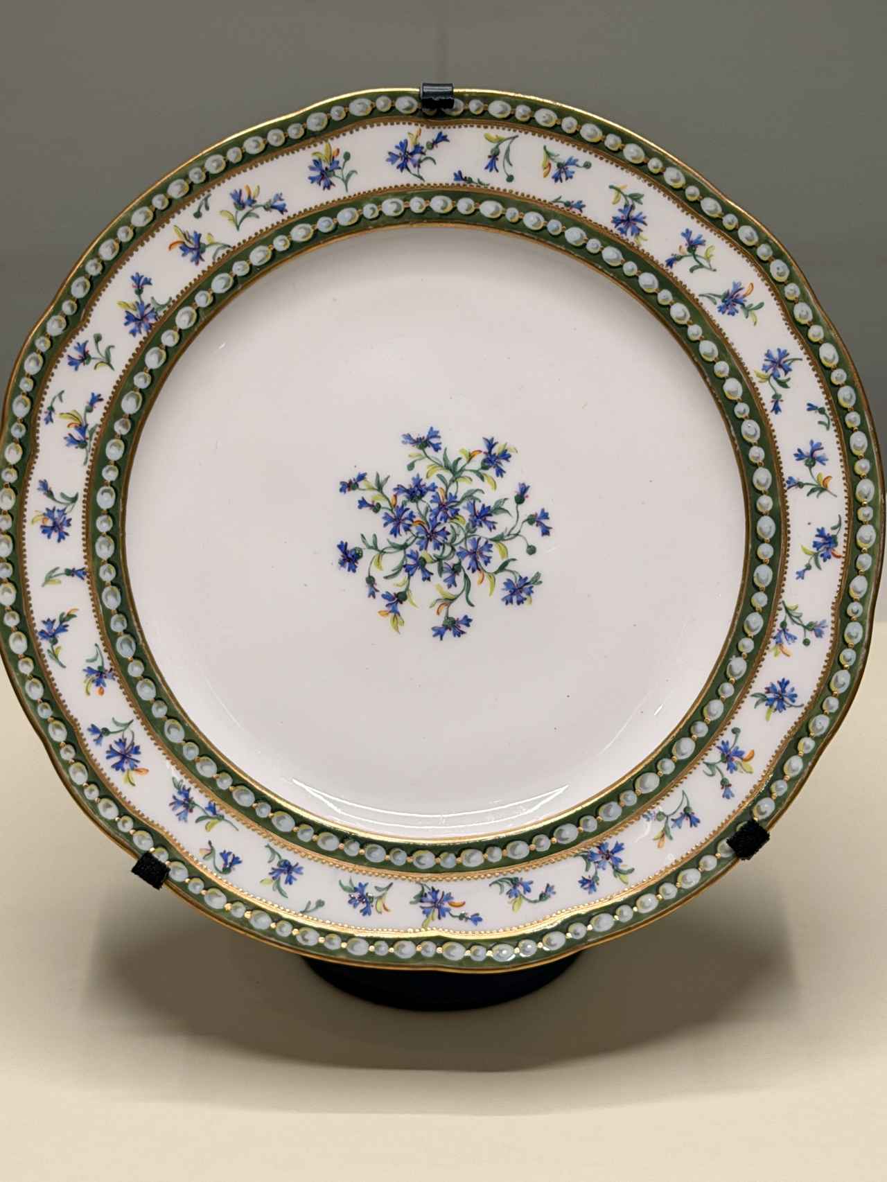 画像: マリー・アントワネットの食器セット 「真珠とヤグルマギク」 セーヴル磁器製作所 1781年 V&A