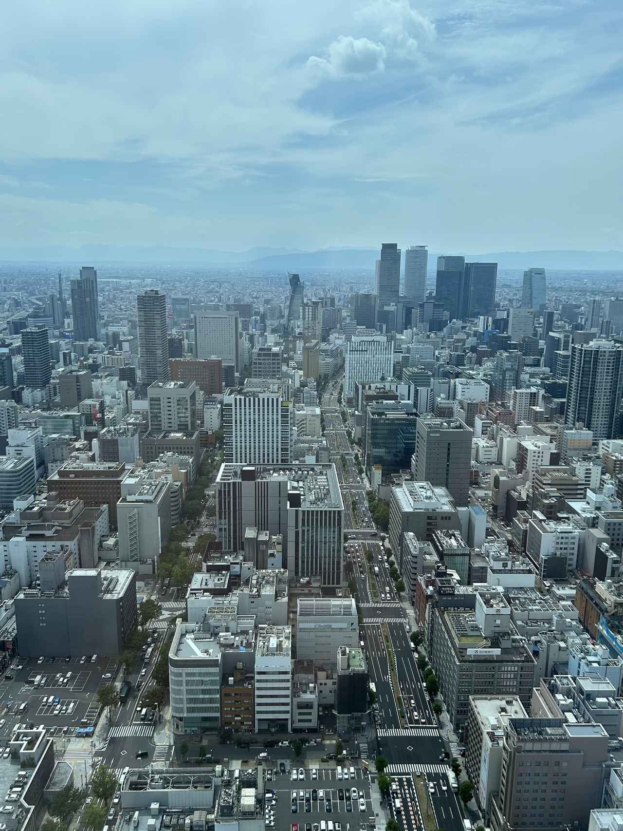 画像: 客室より名古屋駅方面を望む