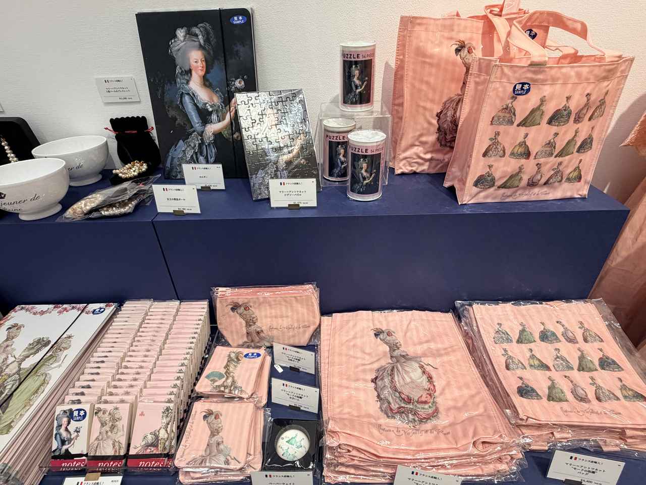 画像2: 「マリー・マリー・アントワネット・スタイル」特設ショップ(横浜美術館、2026年)