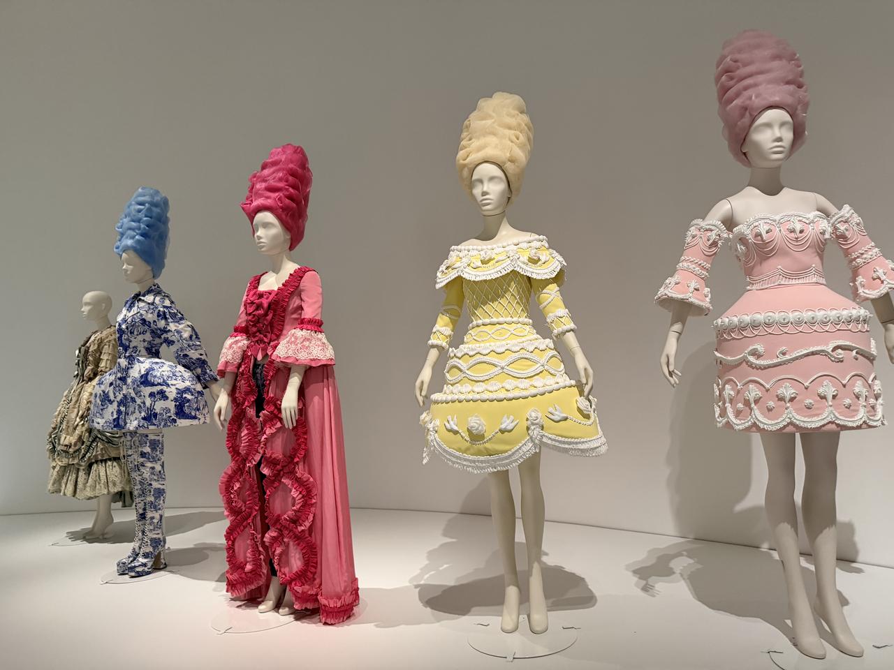 画像4: 「マリー・アントワネット・スタイル」展示風景(横浜美術館、2026年)