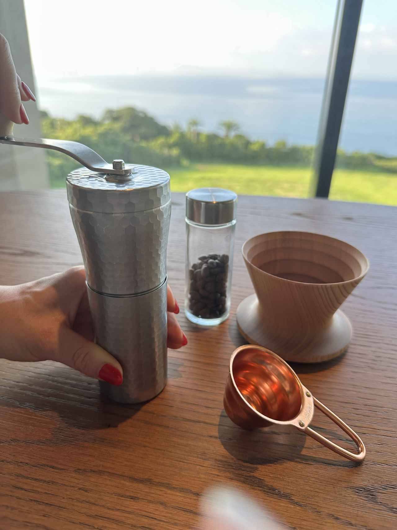画像: コーヒーも豆から挽いて香りも愉しめます