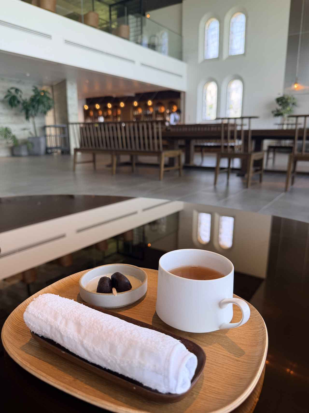画像: 紫芋のかんころ餅と椿茶がふるまわれました