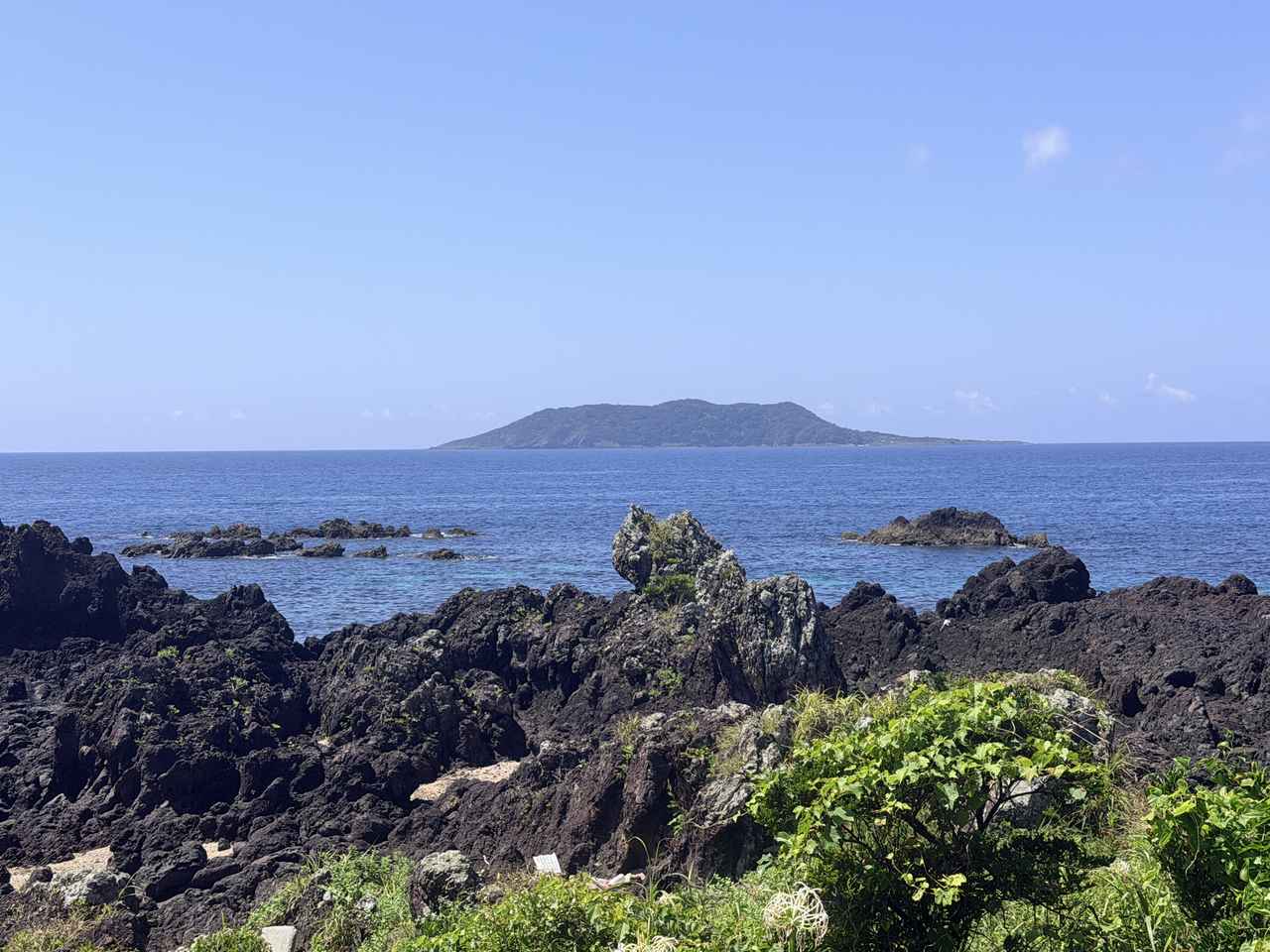 画像4: 朝の散策で地球の息吹を感じる「鐙瀬溶岩海岸」お散歩タイム