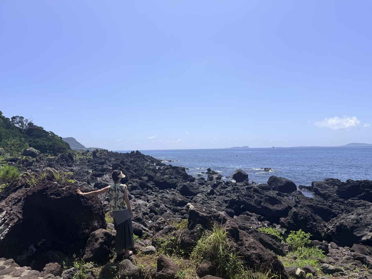 画像2: 朝の散策で地球の息吹を感じる「鐙瀬溶岩海岸」お散歩タイム