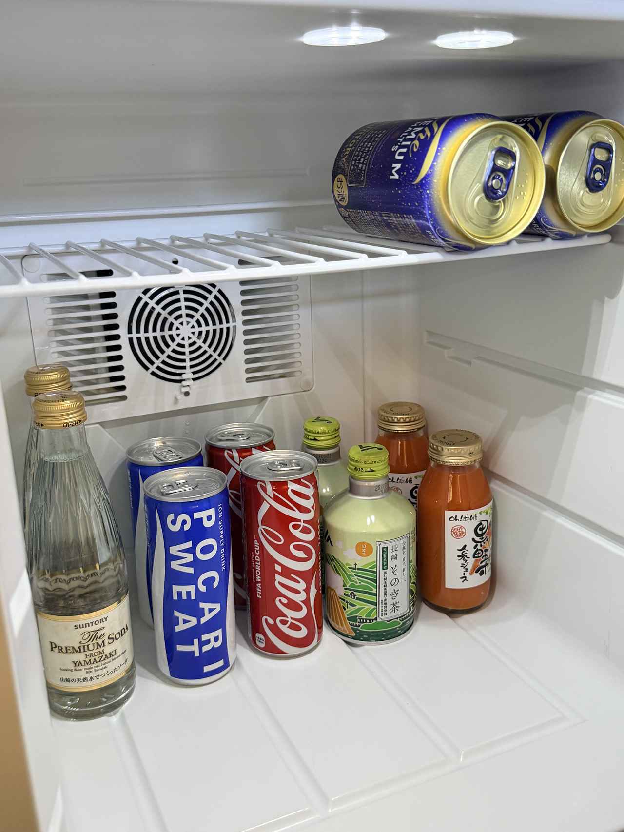 画像: 無料のミニバー（写真以外にビールも2缶！豪華内容です）