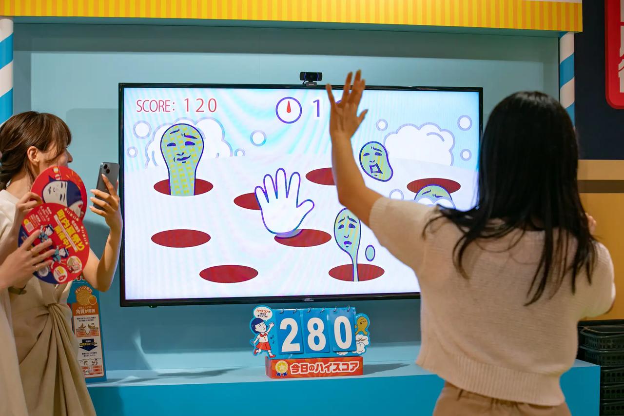 画像: 4.手に泡、握る!毛穴すっきりゲーム