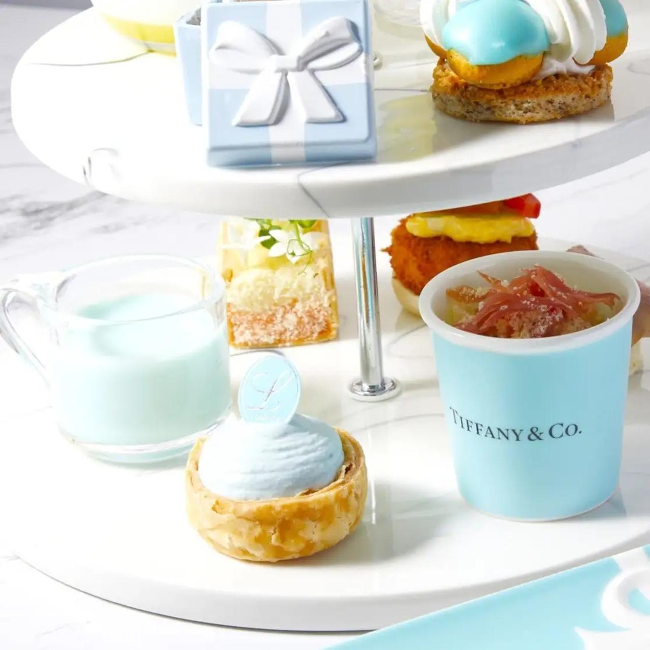 画像: サマーチョップドサラダ / ミント薫る 根セロリムースのキッシュタルト / シチュー仕立てのヴィシソワーズ / サーモンのタルタルとアボカドのミルフィーユ仕立て / 海老と帆立カツのミニバーガー 自家製タルタルソース / A5黒毛和牛の自家製ローストビーフ キャビア添え