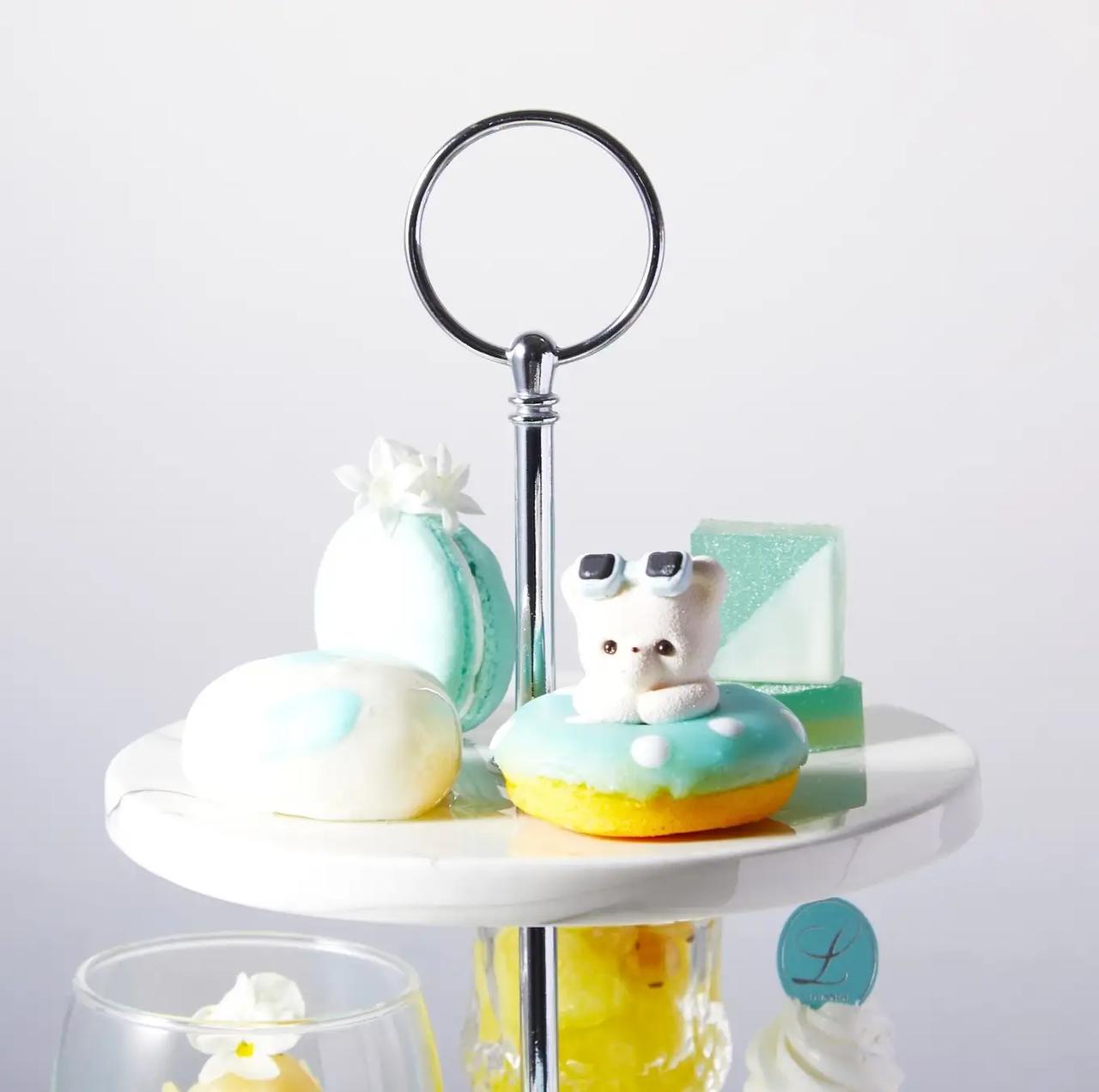 画像: ●SWEETS : 上段 米粉の浮き輪ドーナッツ / マカロン ブルー オランジュ / パードドフリュイ ブルー シトラス / ハートのヨーグルトムース 蜂蜜レモンのソース