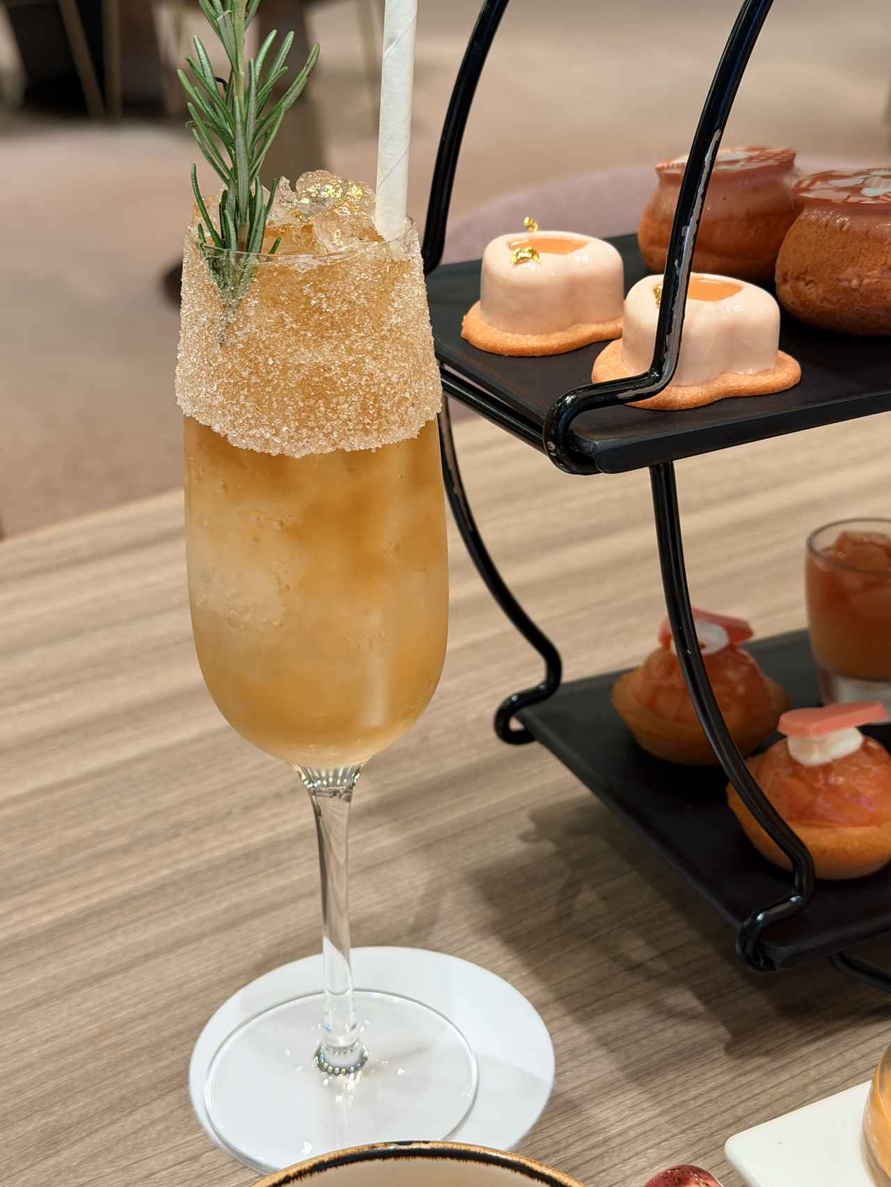 画像: スペシャルドリンク「ピーチティーソーダ」が 付いたセット(お1人様 9,300円/税・サービス料込み)もあります。