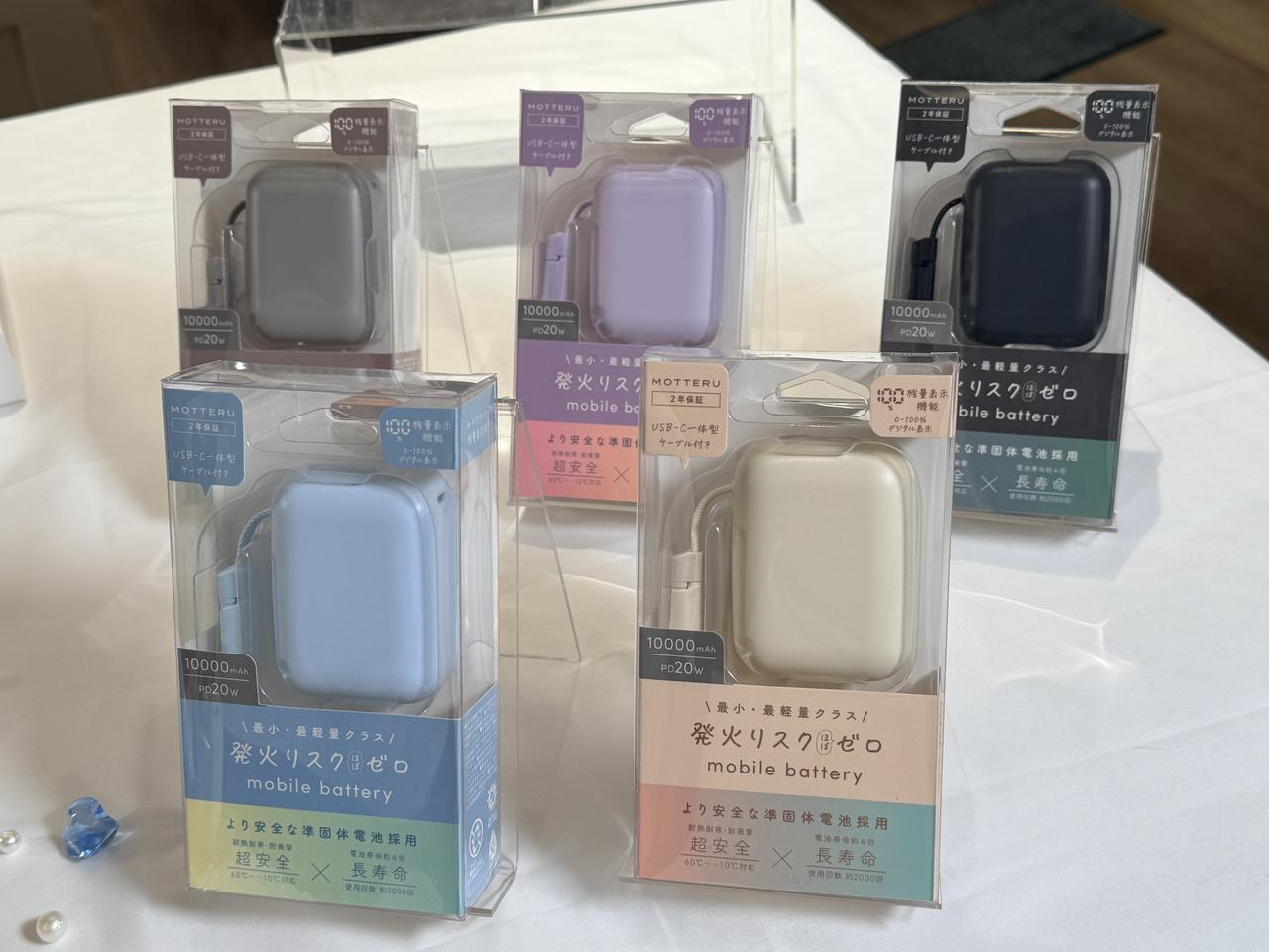 画像: 準固体モバイルバッテリー 10,000mAh　 参考価格：税込6,640円　約182g パウダーブルー、アーモンドミルク、ラテベージュ、ペールアイリス、スモーキーブラック