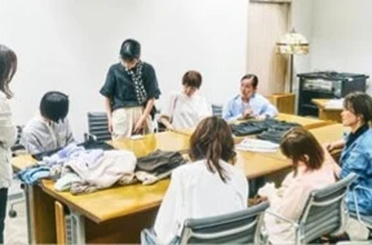 画像: 『大人のおしゃれ手帖』編集部と読者の会である「ミモザ会」の意見交換の様子
