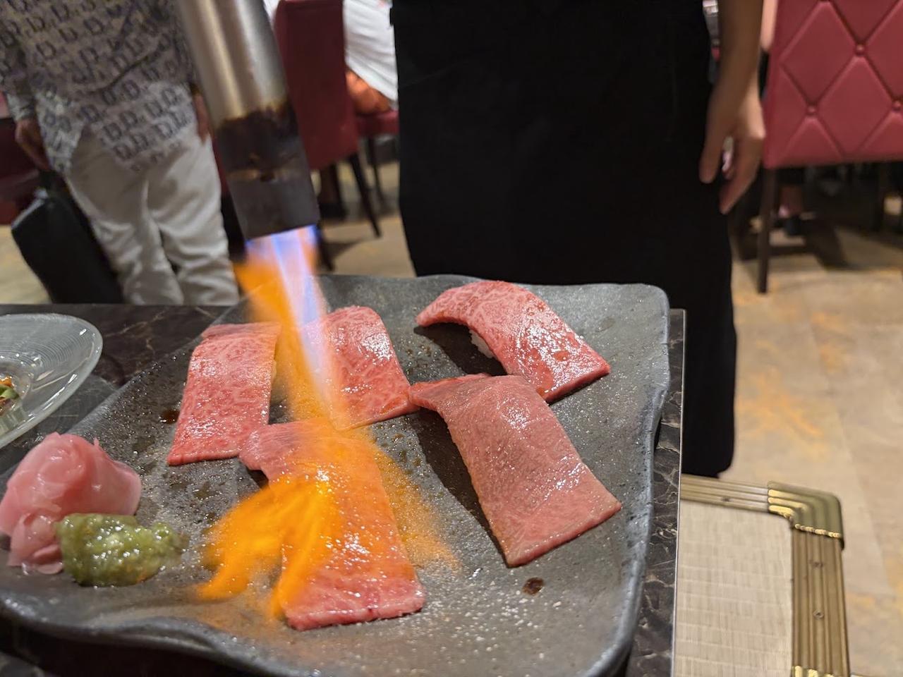画像: 大トロ炙り肉寿司5貫 (2貫1250円、3貫1550円)